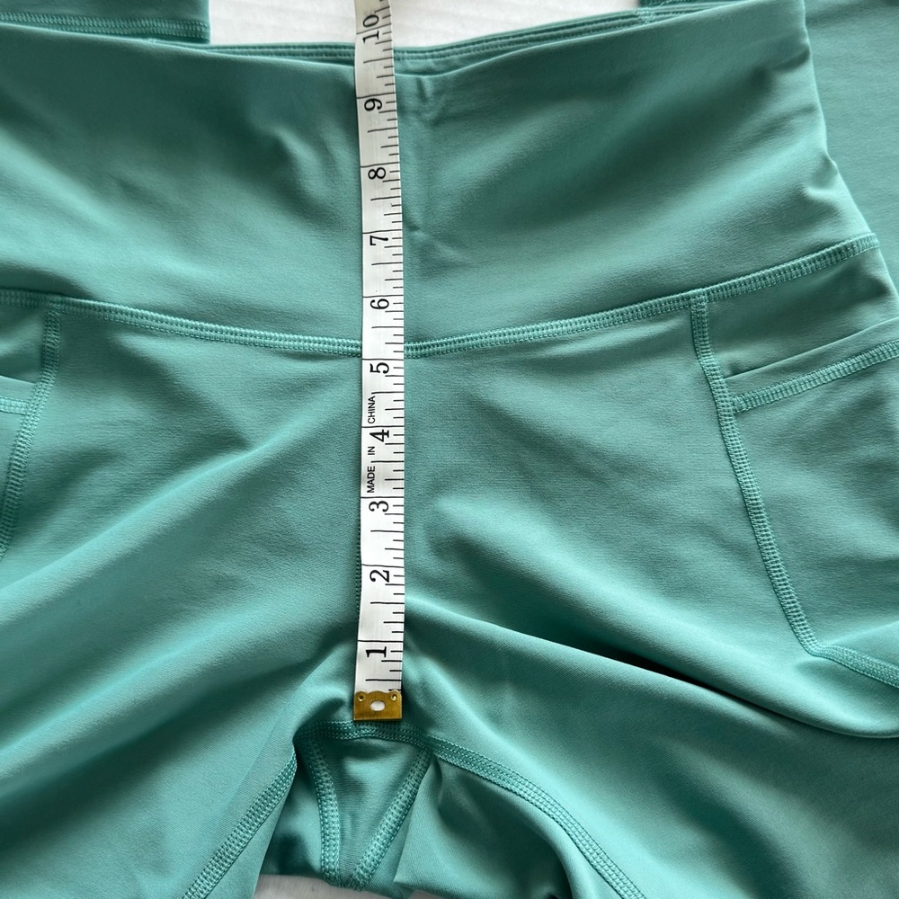 Old Navy Powersoft Capri Leggings - Picture 3 of 8